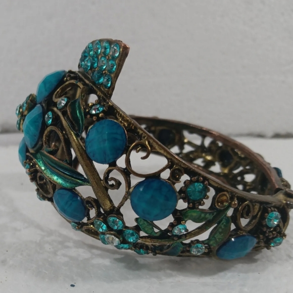Vintage Hinged Bracelet Fish Blue Stones Brass Beautiful Statement Piece - Picture 9 of 12